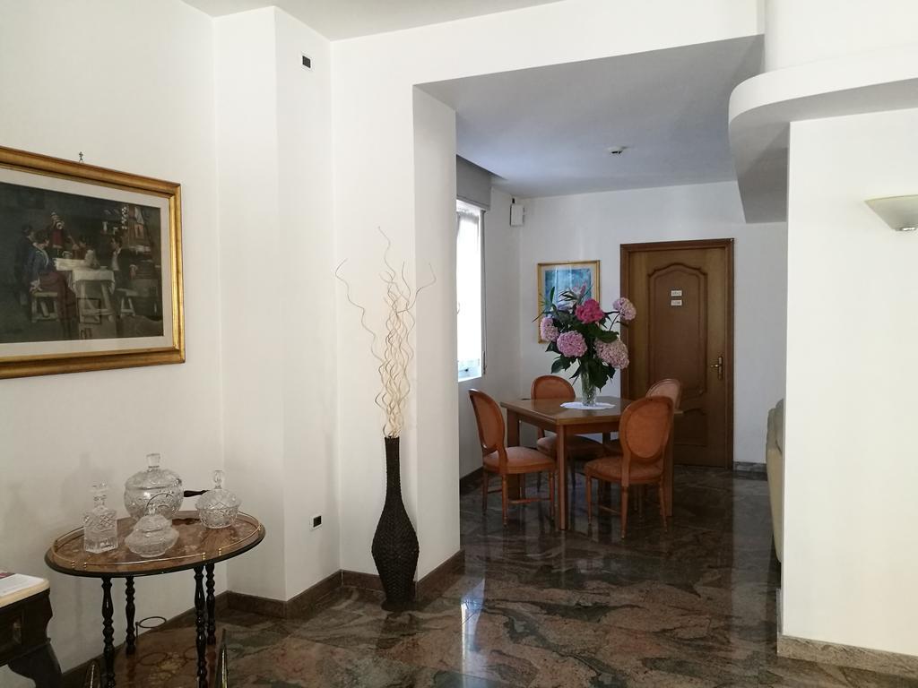 Hotel Capri Lesa Luaran gambar