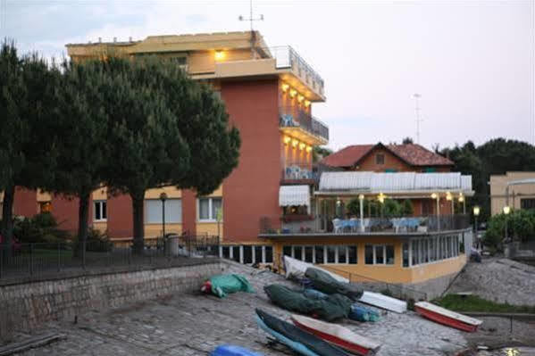 Hotel Capri Lesa Luaran gambar