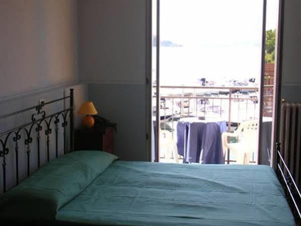 Hotel Capri Lesa Luaran gambar