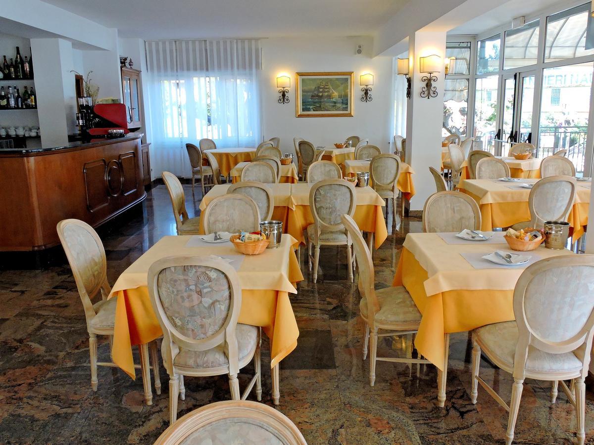 Hotel Capri Lesa Luaran gambar