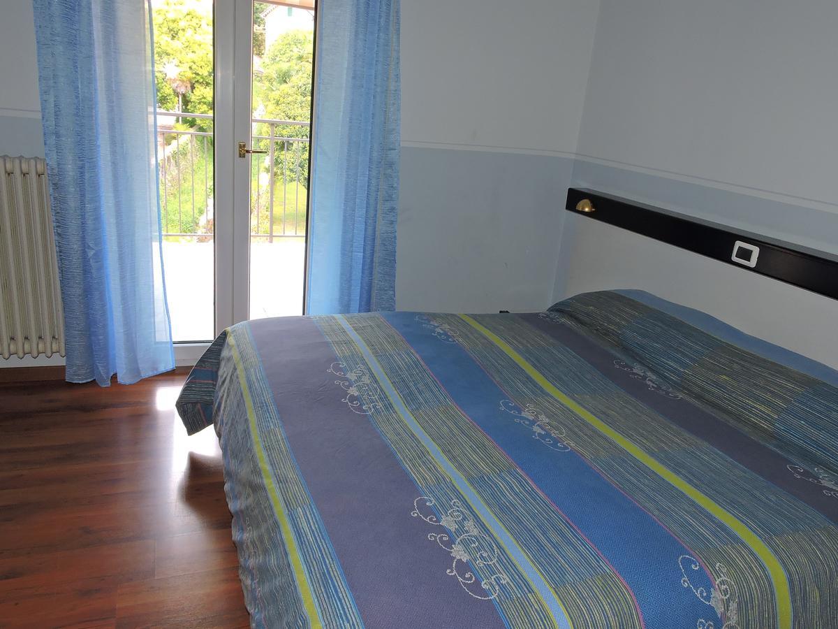Hotel Capri Lesa Luaran gambar