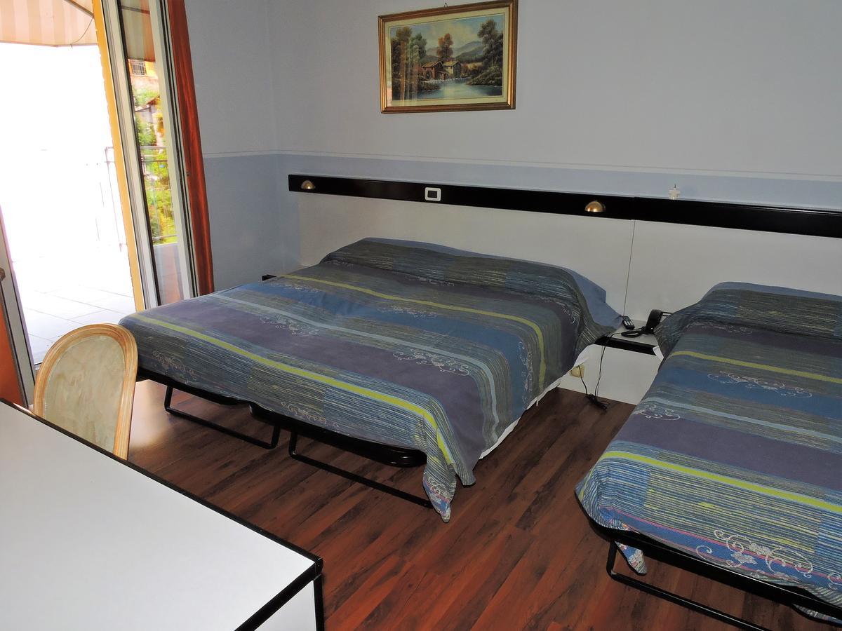 Hotel Capri Lesa Luaran gambar
