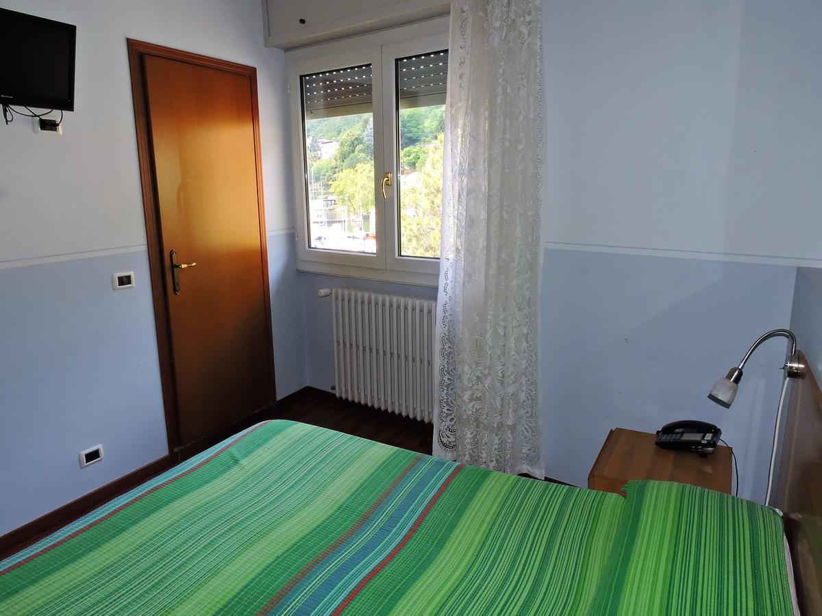 Hotel Capri Lesa Luaran gambar